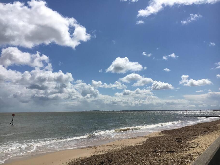 Gordon Villa - A Seaside Escape Harwich Bagian luar foto