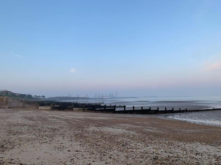 Gordon Villa - A Seaside Escape Harwich Bagian luar foto